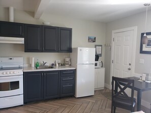 Deluxe Room, Kitchen, Mountain View | Private kitchen