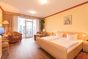 Hypo-allergenic bedding, in-room safe, free WiFi, bed sheets - Aparthotel Rialto & Hotel Esplanade (Binz)