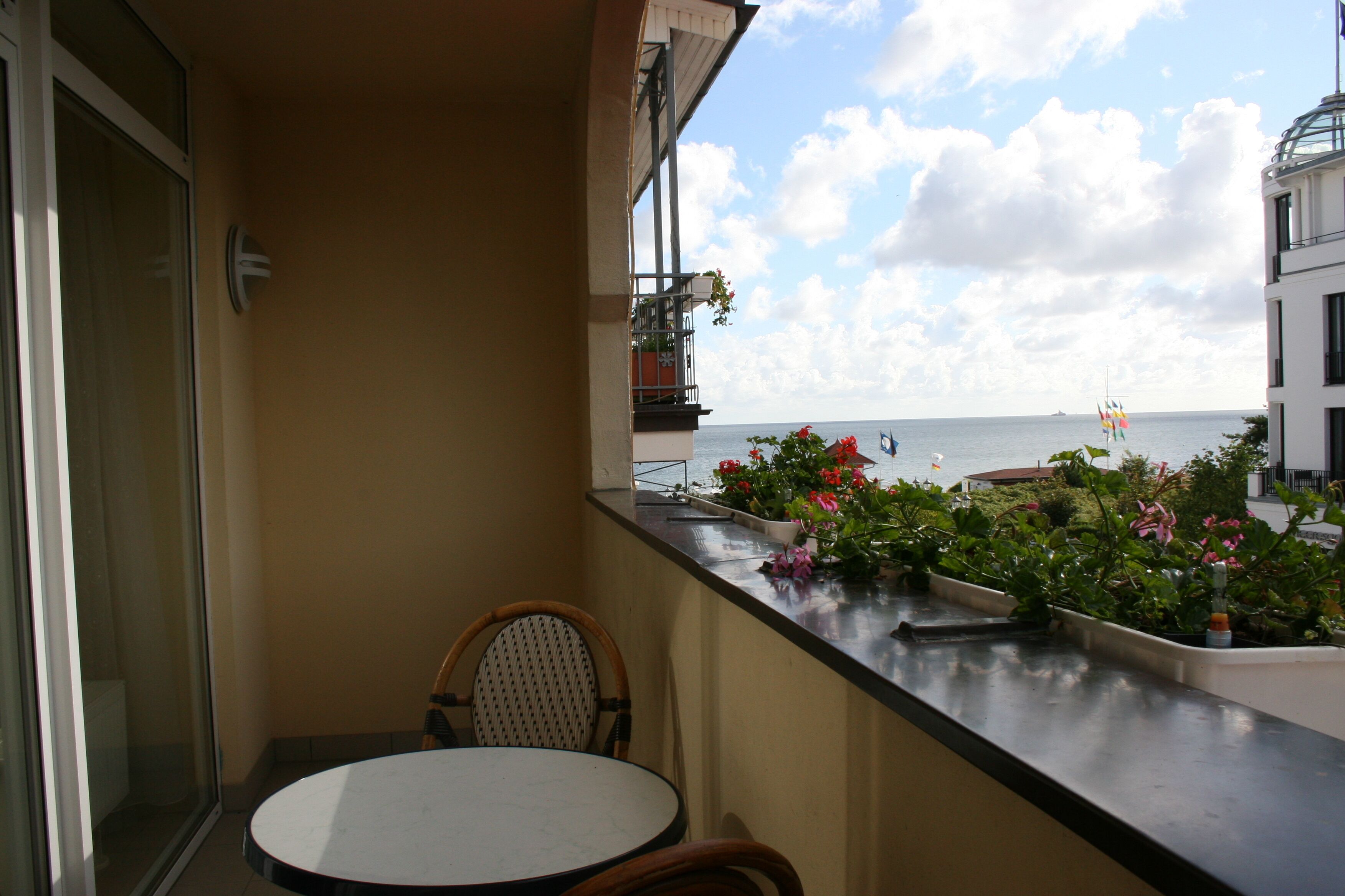 basic studio | balcony view