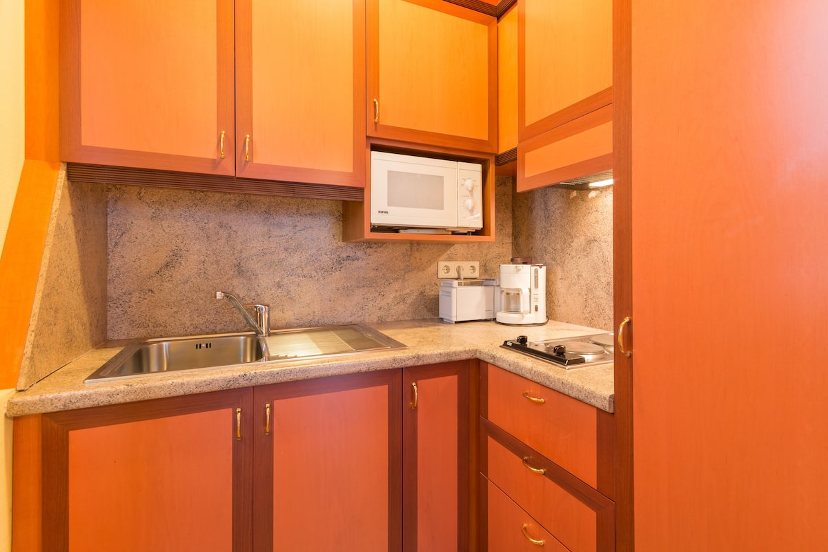 basic suite | private kitchenette | fridge