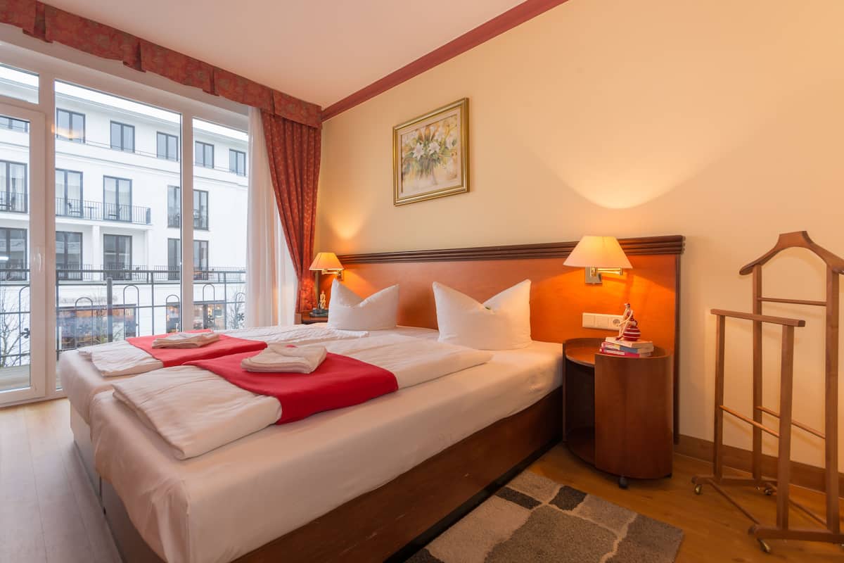 basic double room, 1 double bed | hypo-allergenic bedding, in-room safe, free wifi, bed sheets