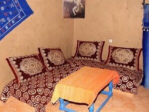 Lobby sitting area - Auberge Akabar (Taouz)