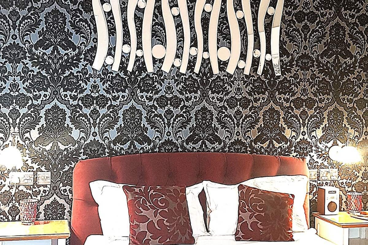 Suite, Ensuite (No 4)