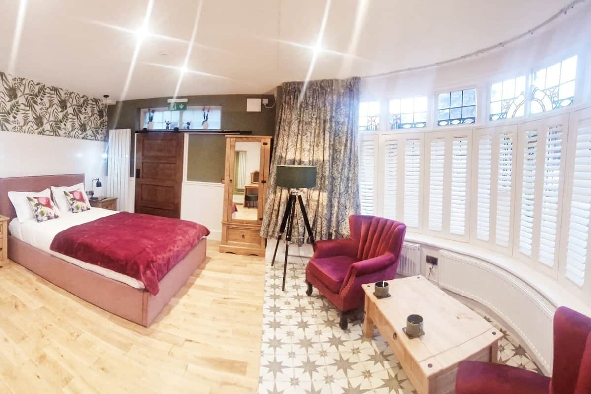 Deluxe Double Room, Ensuite (Room 9)