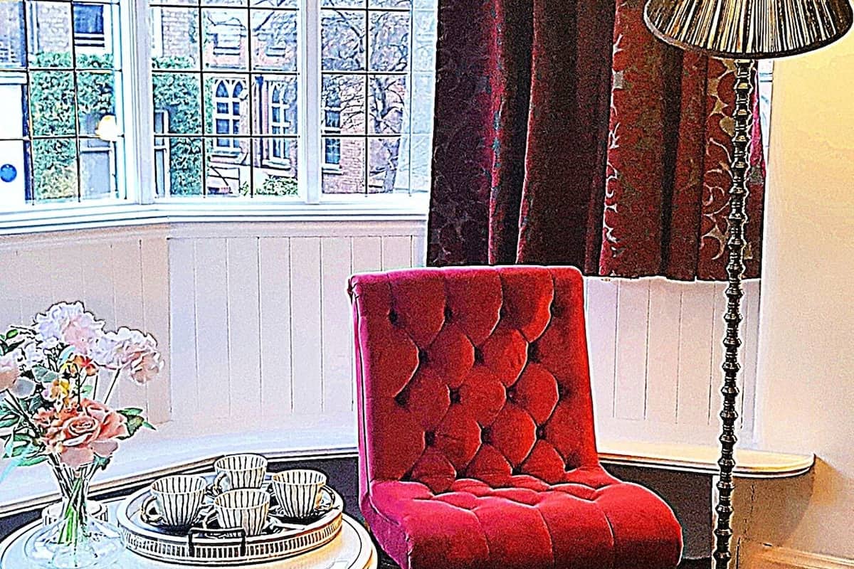 Suite, Ensuite (No 4)