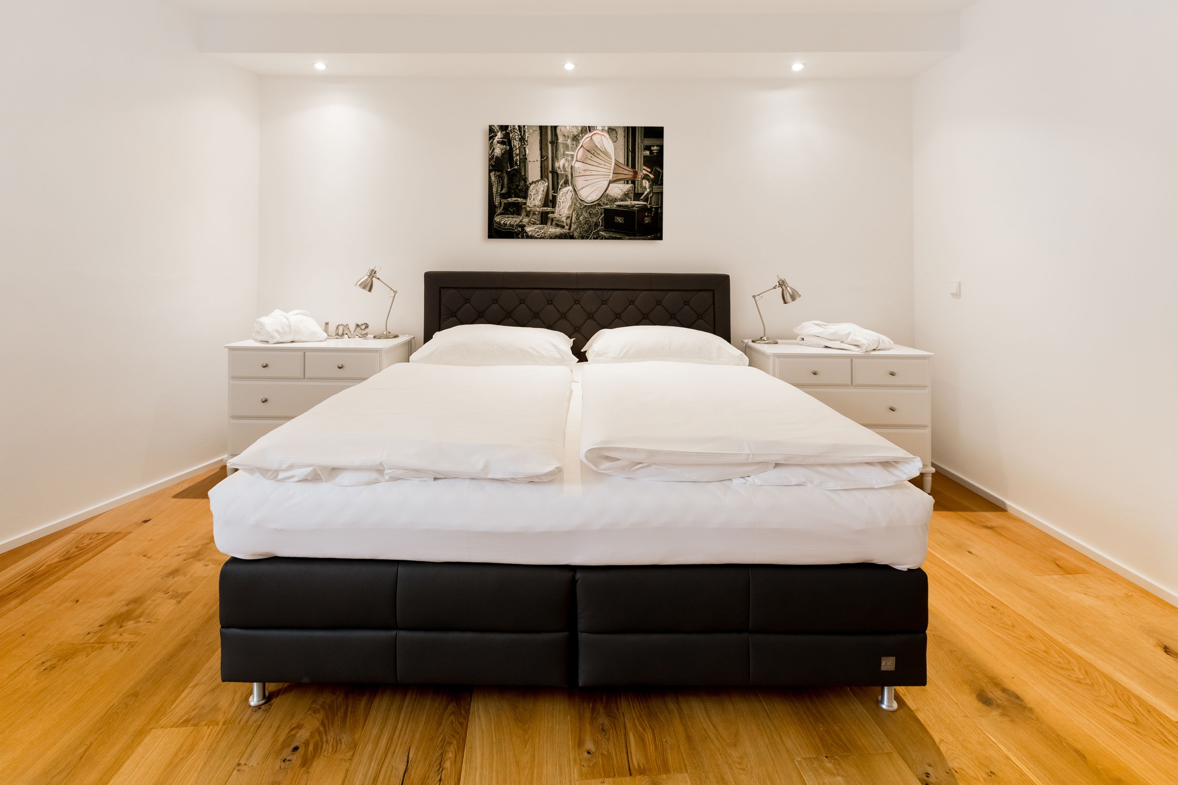 deluxe apartment | minibar, iron/ironing board, free wifi, bed sheets