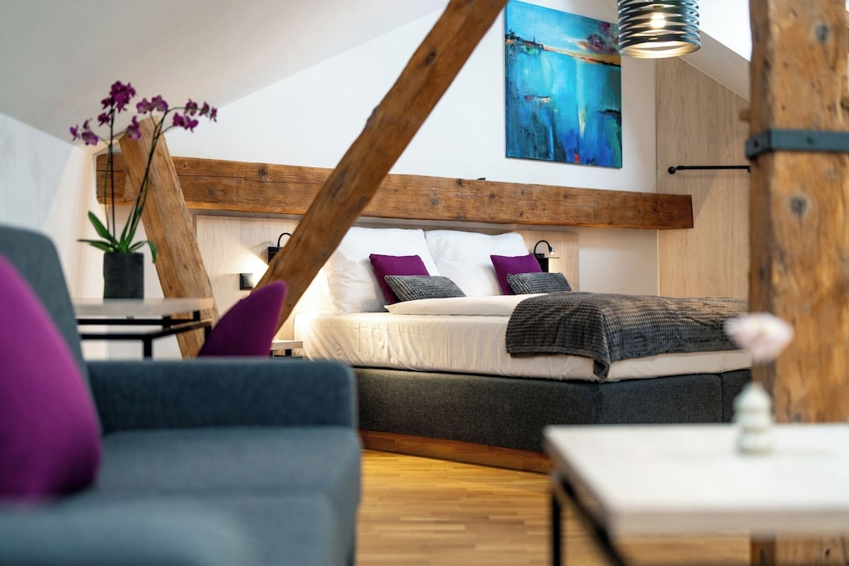 Minibar, strykejern/-brett, wi-fi (inkludert) og sengetøy