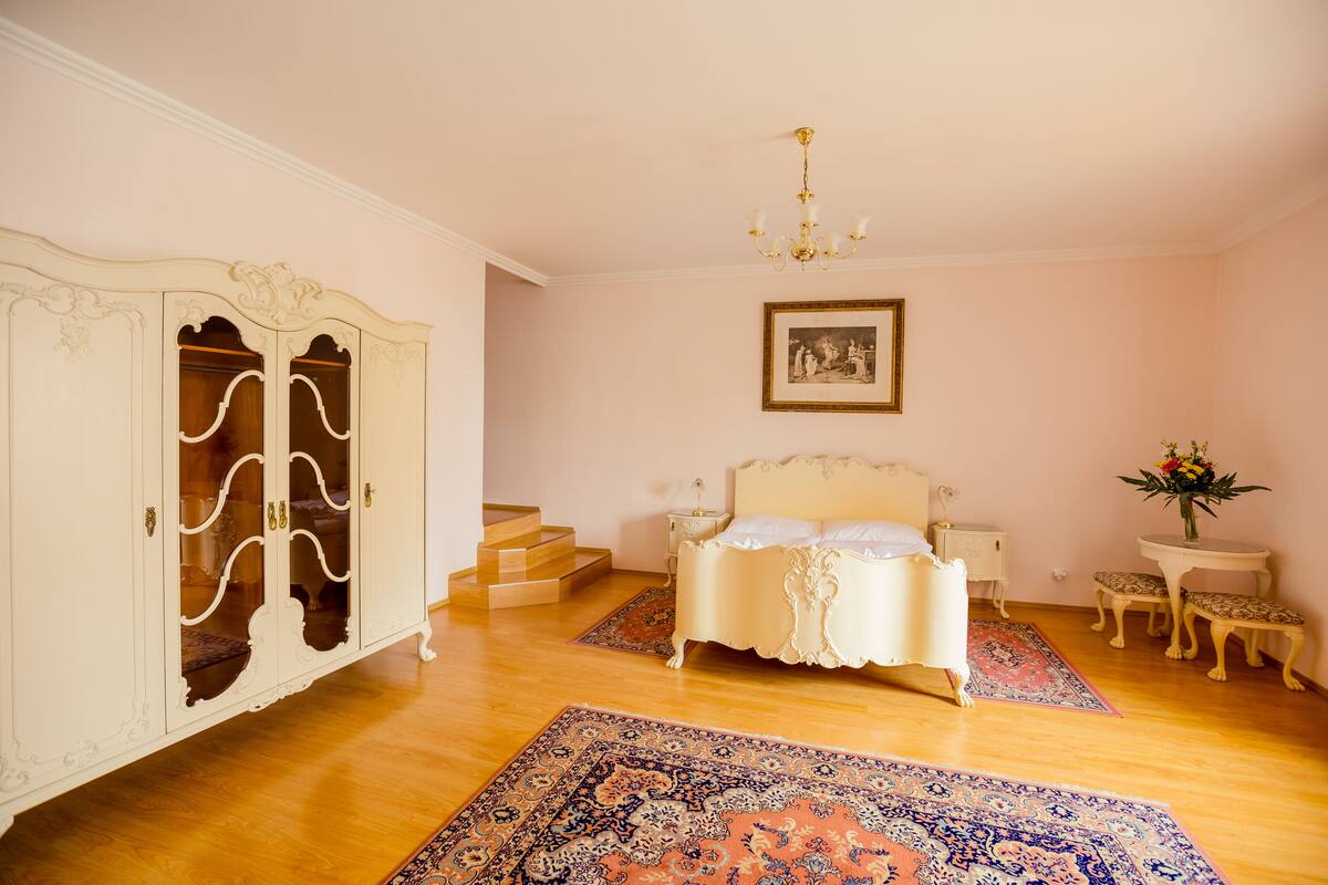 presidential apartment, 1 bedroom, bathtub, city view | minibar, iron/ironing board, free wifi, bed sheets