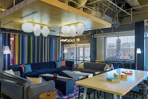 Lounge - Aloft by Marriott Durham Downtown (Durham)