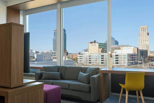 Chambre, 2 grands lits, vue sur la ville | Literie hypoallergénique, couette en duvet