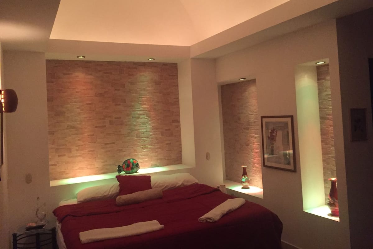 ห้องลักซ์ชัวรี่สวีท, เตียงคิงไซส์ 1 เตียง, ไม่มีหน้าต่าง, ติดสวน | เตียงเสริม/เปล, Wi-Fi ฟรี