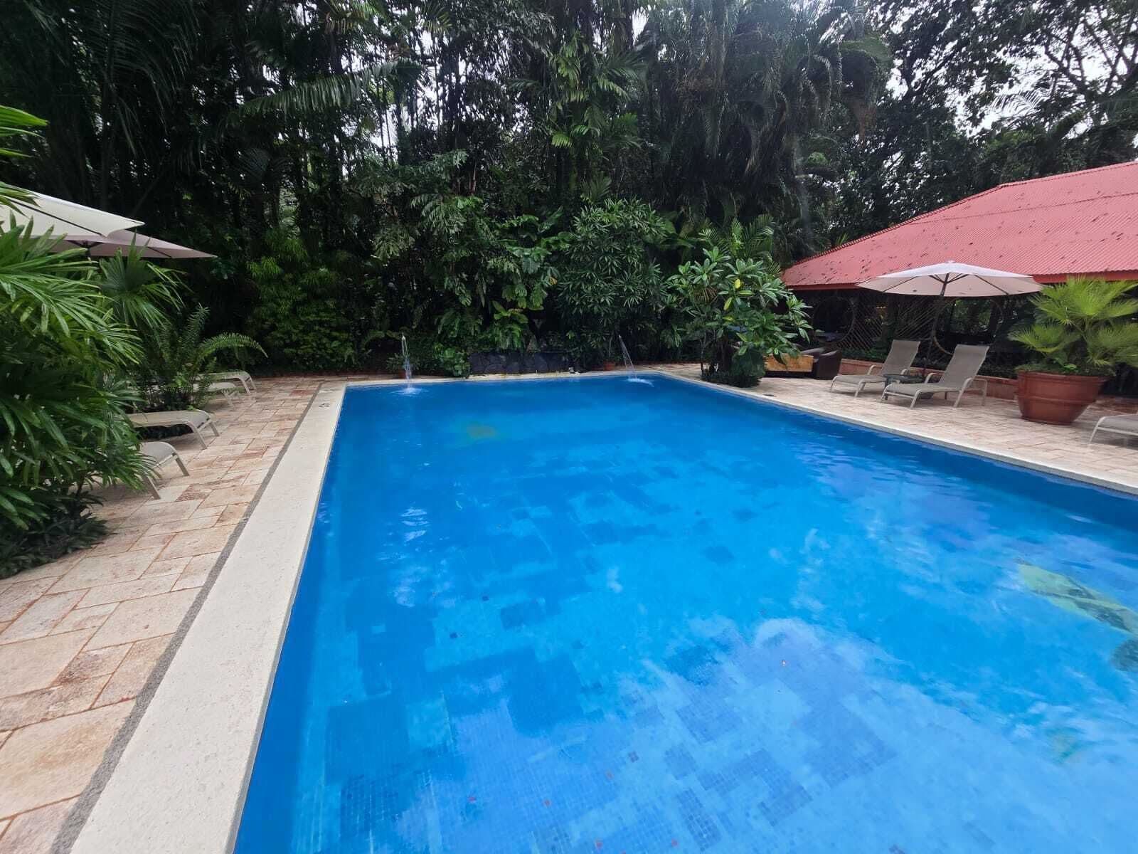 Kolam renang latihan/lintasan