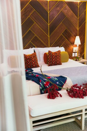 Superior King Room | Premium bedding, down comforters, memory foam beds, in-room safe - Mawamba Lodge (Colorado)