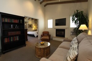 Premium bedding, in-room safe, iron/ironing board, free WiFi