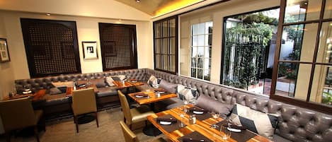 Déjeuner et dîner servis sur place