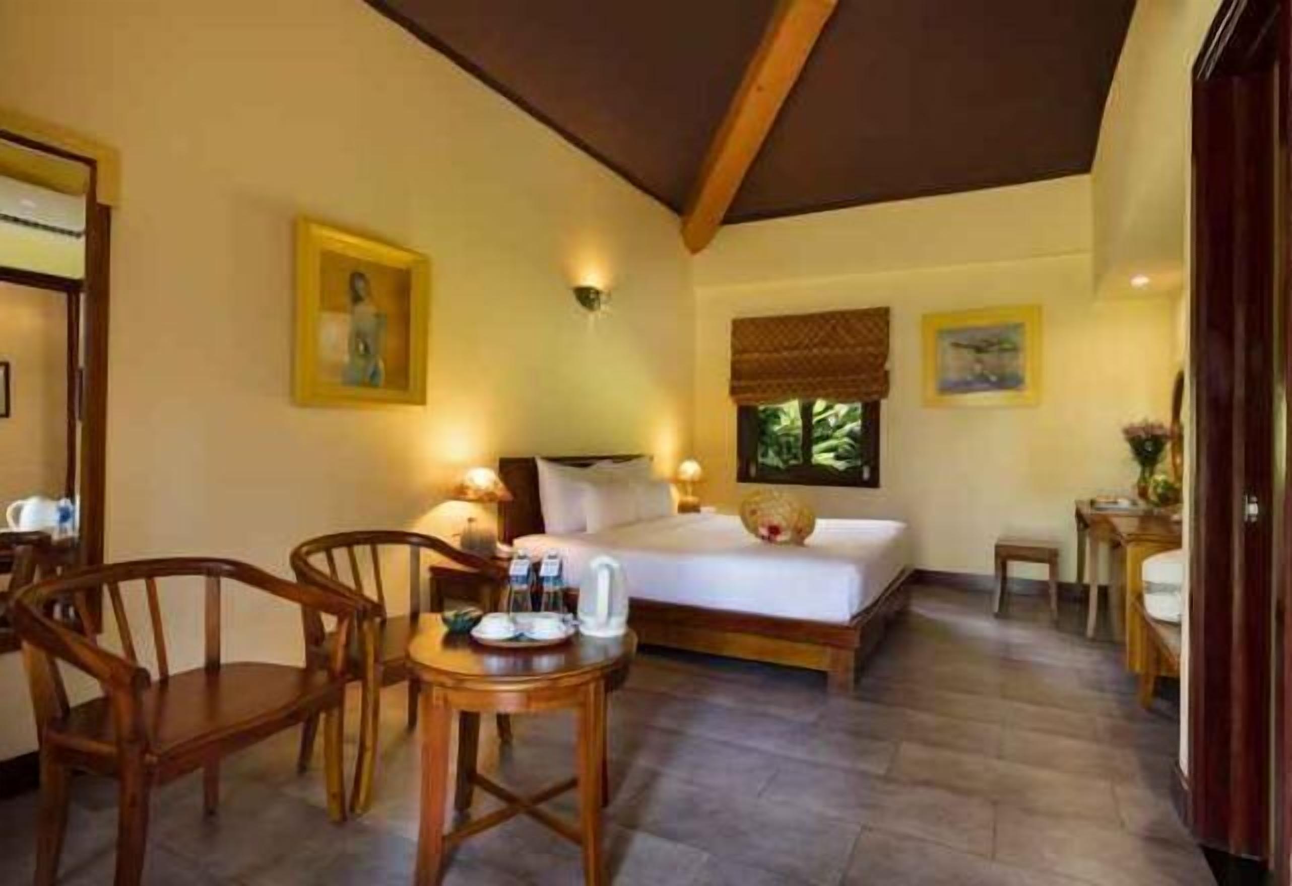 Minibar, in-room safe, desk, free cribs/infant beds