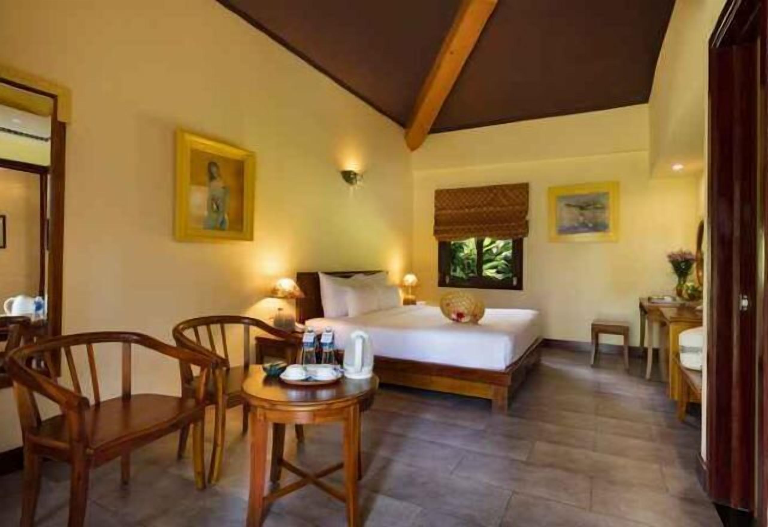 Minibar, safe på rommet, skrivebord og barnesenger (inkludert)