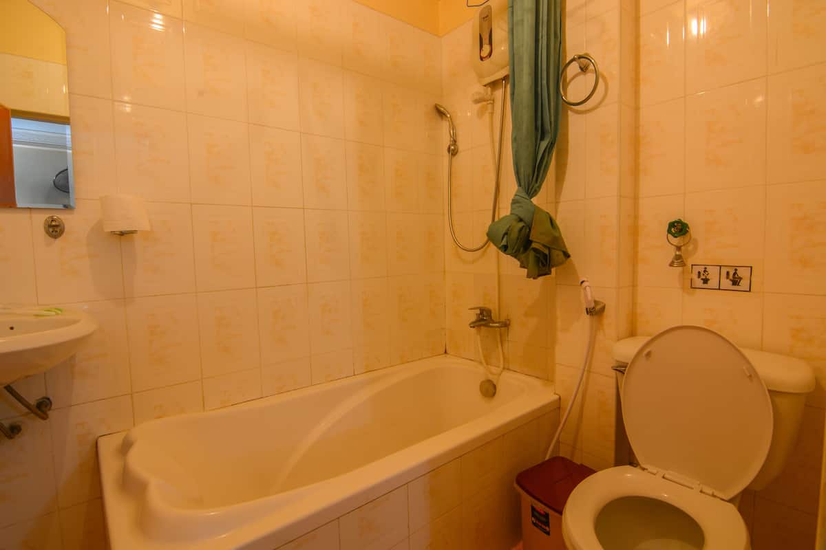 Separate bathtub and shower, free toiletries, hair dryer, slippers