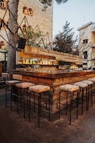 6 restaurants, lunch, dinner served; French cuisine