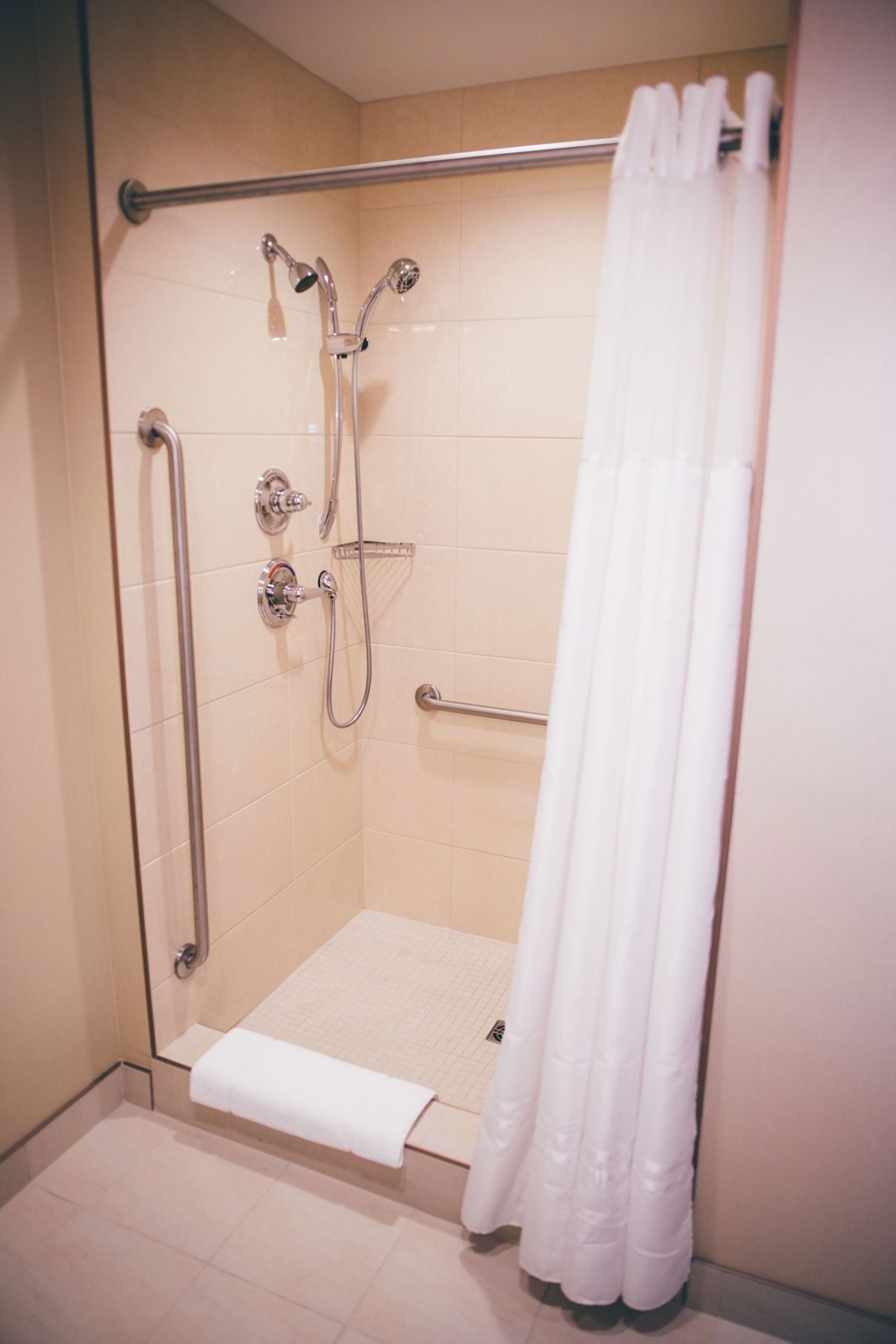 Baño | Regadera, regadera tipo lluvia, amenidades de baño gratuitas 