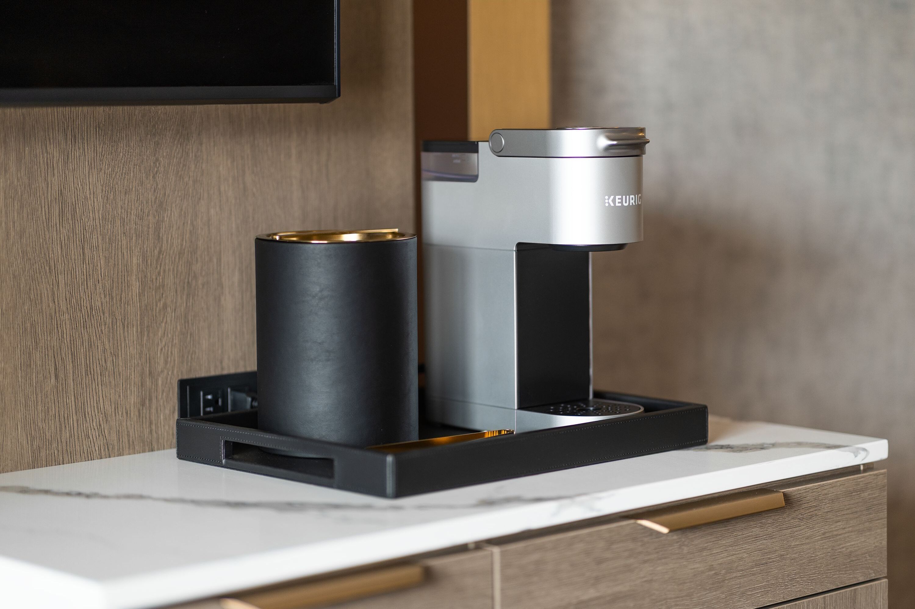 42-inch lcd tv with digital channels, tv, mp3 dock