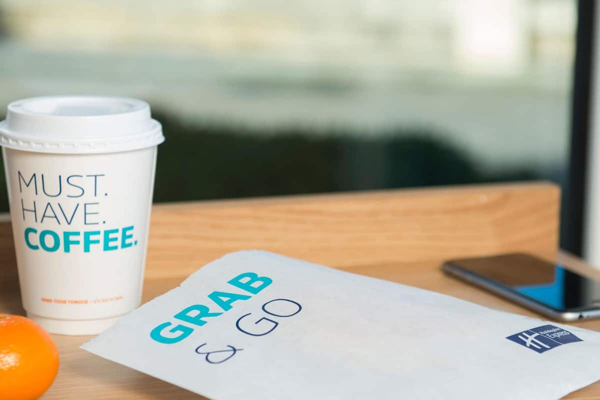 standard room, 2 single beds | coffee and/or coffee maker