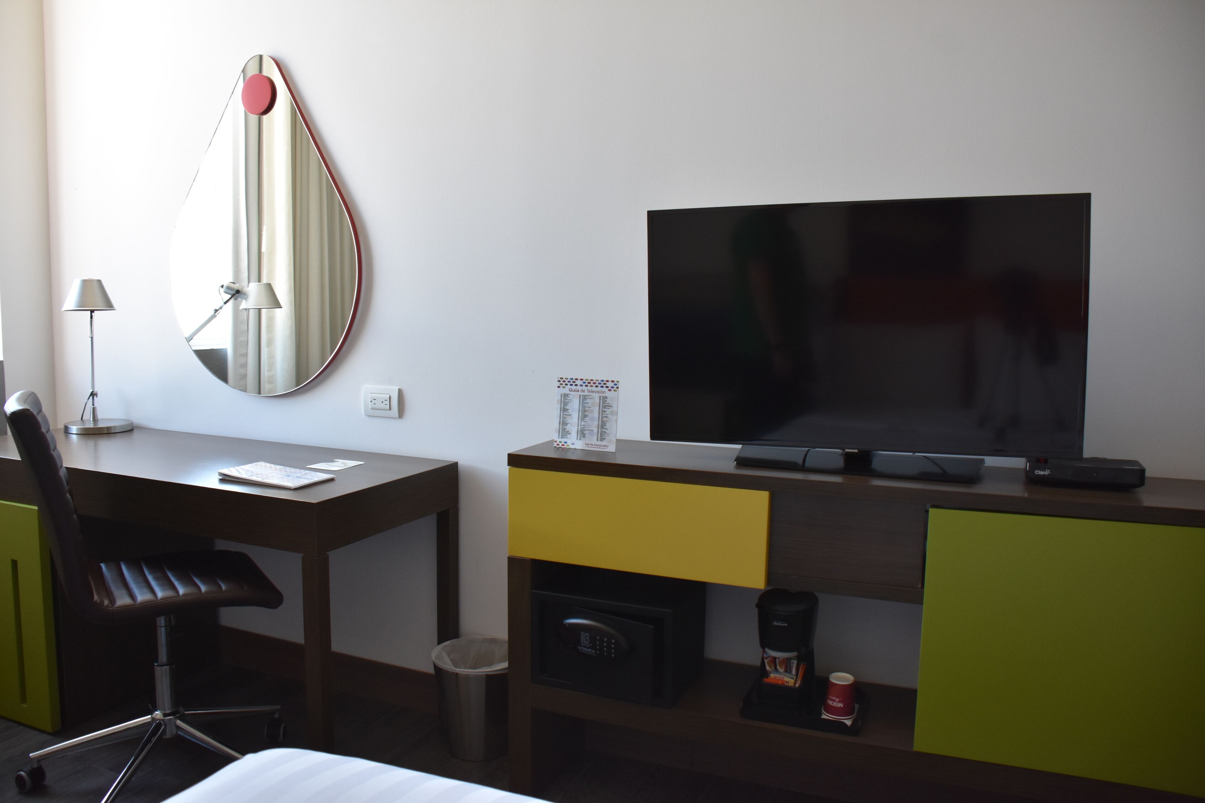 room, 2 single beds | coffee and/or coffee maker