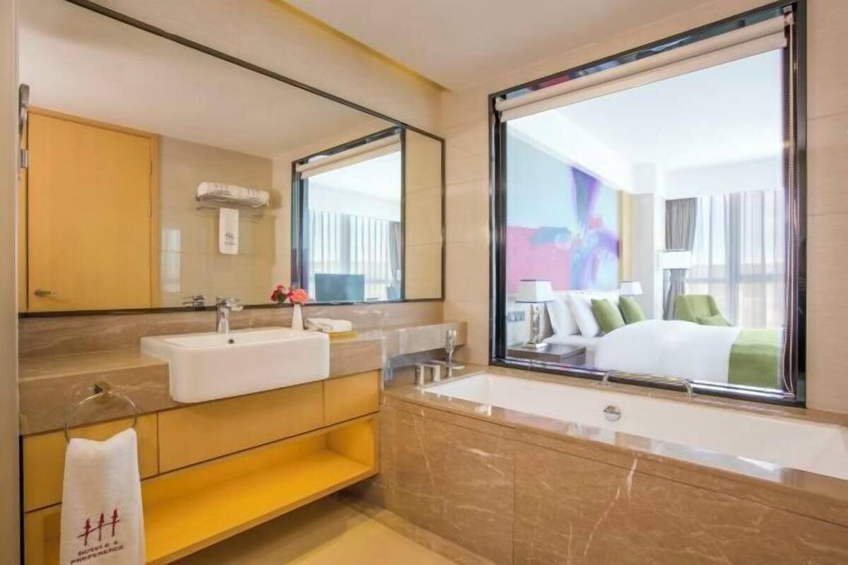 Bathroom | Separate tub and shower, deep soaking tub, rainfall showerhead