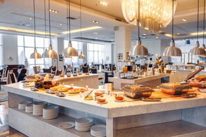 Daily buffet breakfast (USD 20 per person)