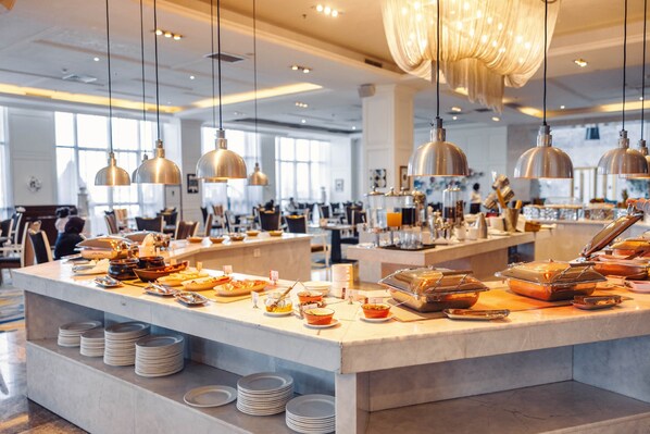 Desayuno buffet (USD 20 por persona) 