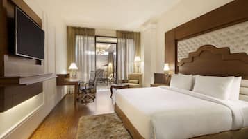 Room, 1 King Bed, Non Smoking | 1 bedroom, in-room safe, desk, iron/ironing board