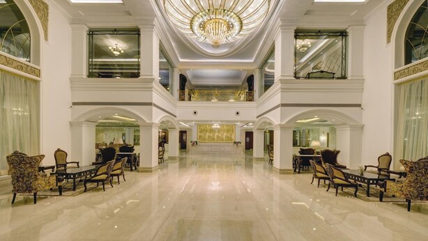 A grand lobby with a high ceiling, chandeliers, and ornate furniture. - Ramada Plaza by Wyndham Chandigarh Zirakpur (Dera Bassi)