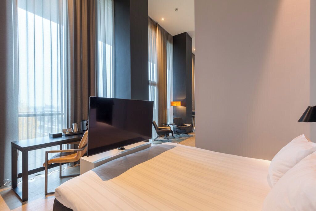 apartment, 1 king bed, balcony | 1 bedroom, in-room safe, desk, laptop workspace