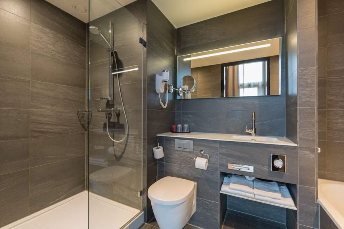 eco-friendly toiletries, hair dryer, towels