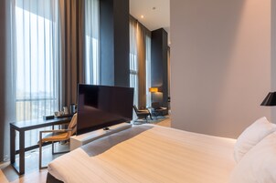 In-room safe, desk, laptop workspace, soundproofing