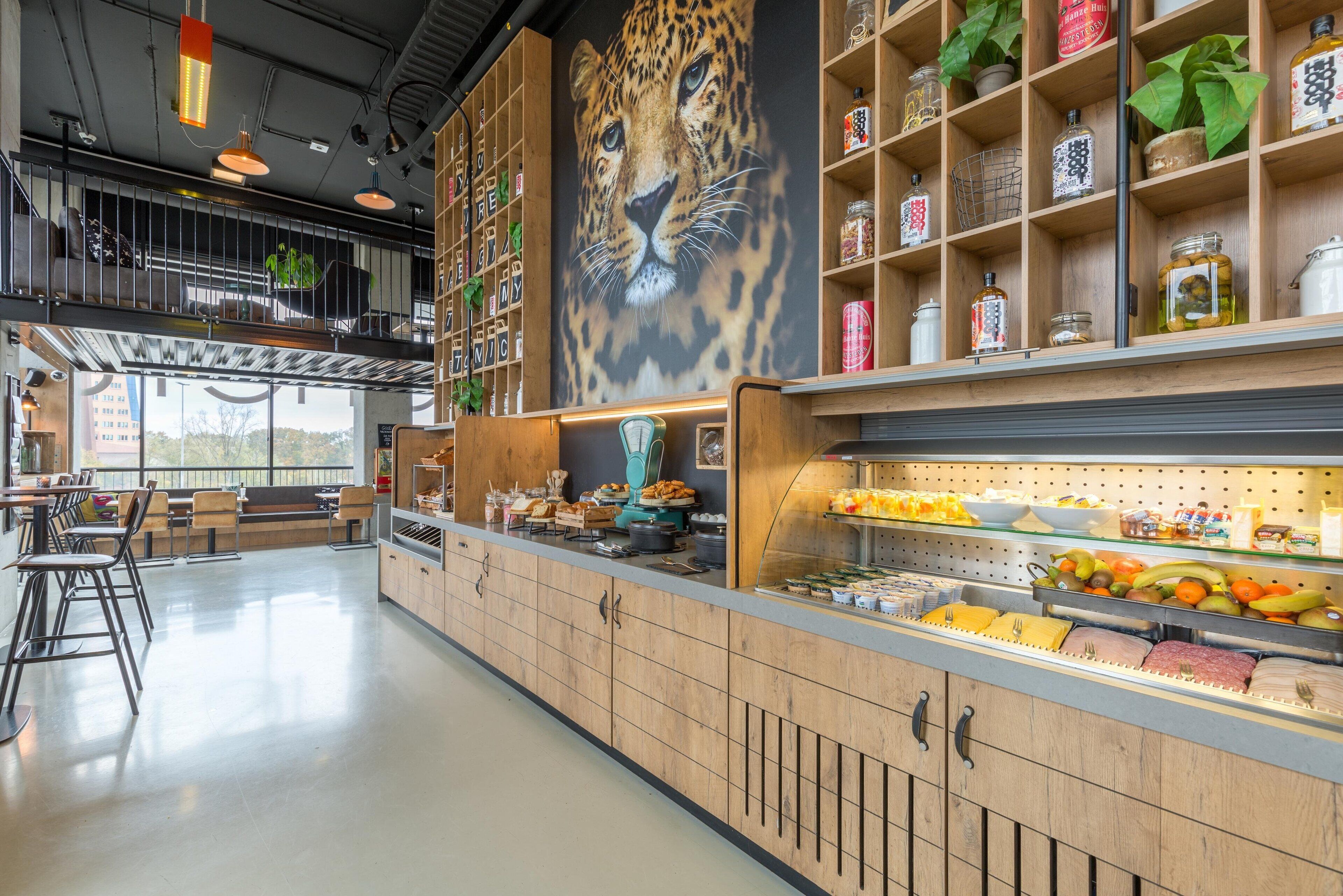 daily continental breakfast (eur 17.50 per person)