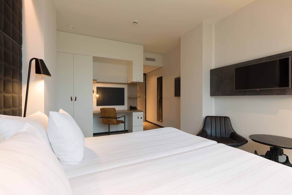 1 bedroom, in-room safe, desk, laptop workspace