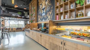 Daily continental breakfast (EUR 17.50 per person)