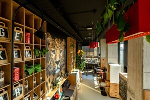 Daily continental breakfast (EUR 17.50 per person) - Leonardo Hotel Groningen Stadspark (Groningen)