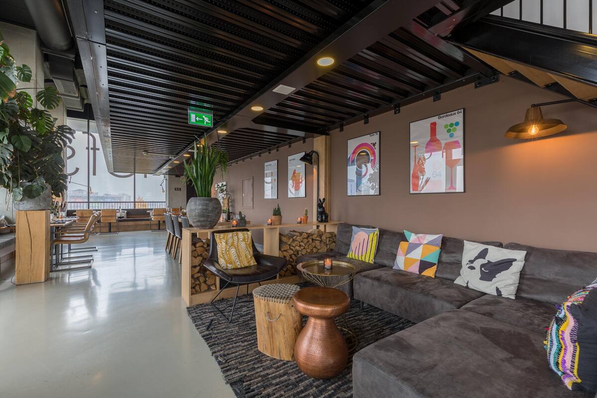 breakfast and dinner served