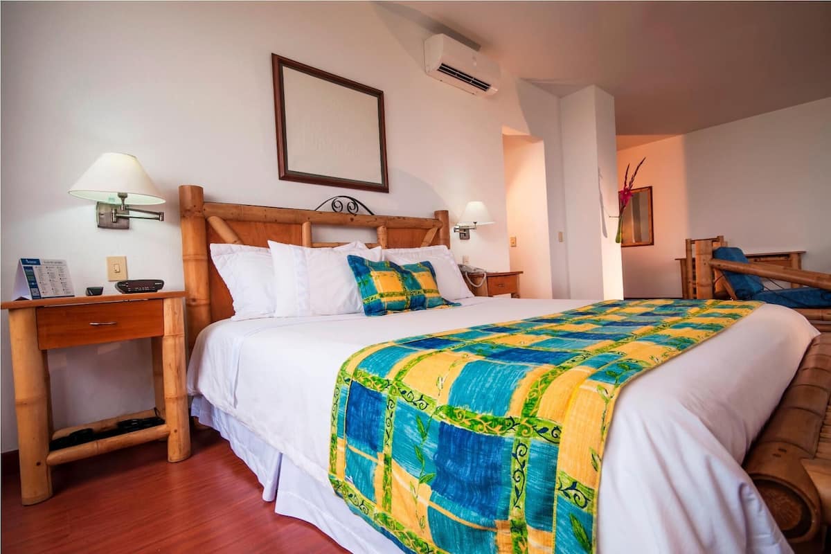 Premium bedding, in-room safe, desk, soundproofing