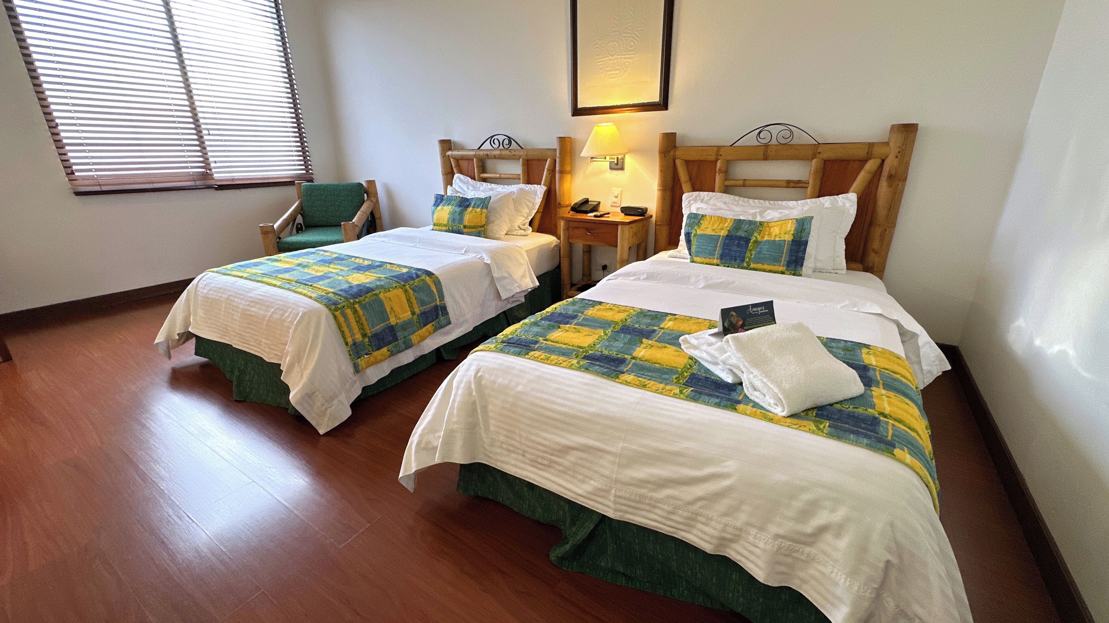 スタンダード ツインルーム | 高級寝具、セーフティボックス (室内)、デスク、防音設備