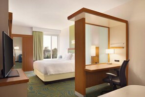 Bureau, fer et planche à repasser, Wi-Fi gratuit, draps fournis