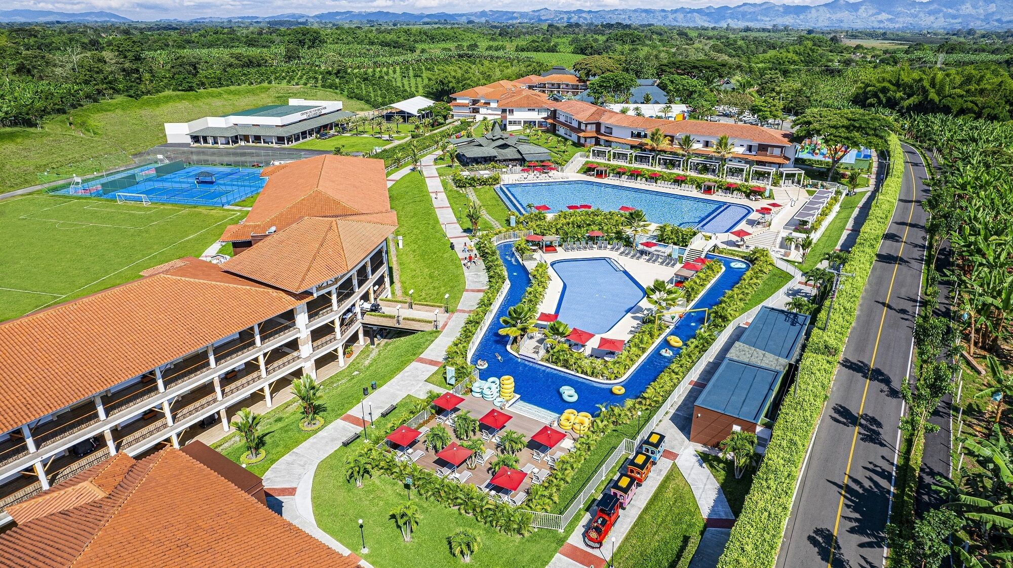 3 outdoor pools, pool loungers