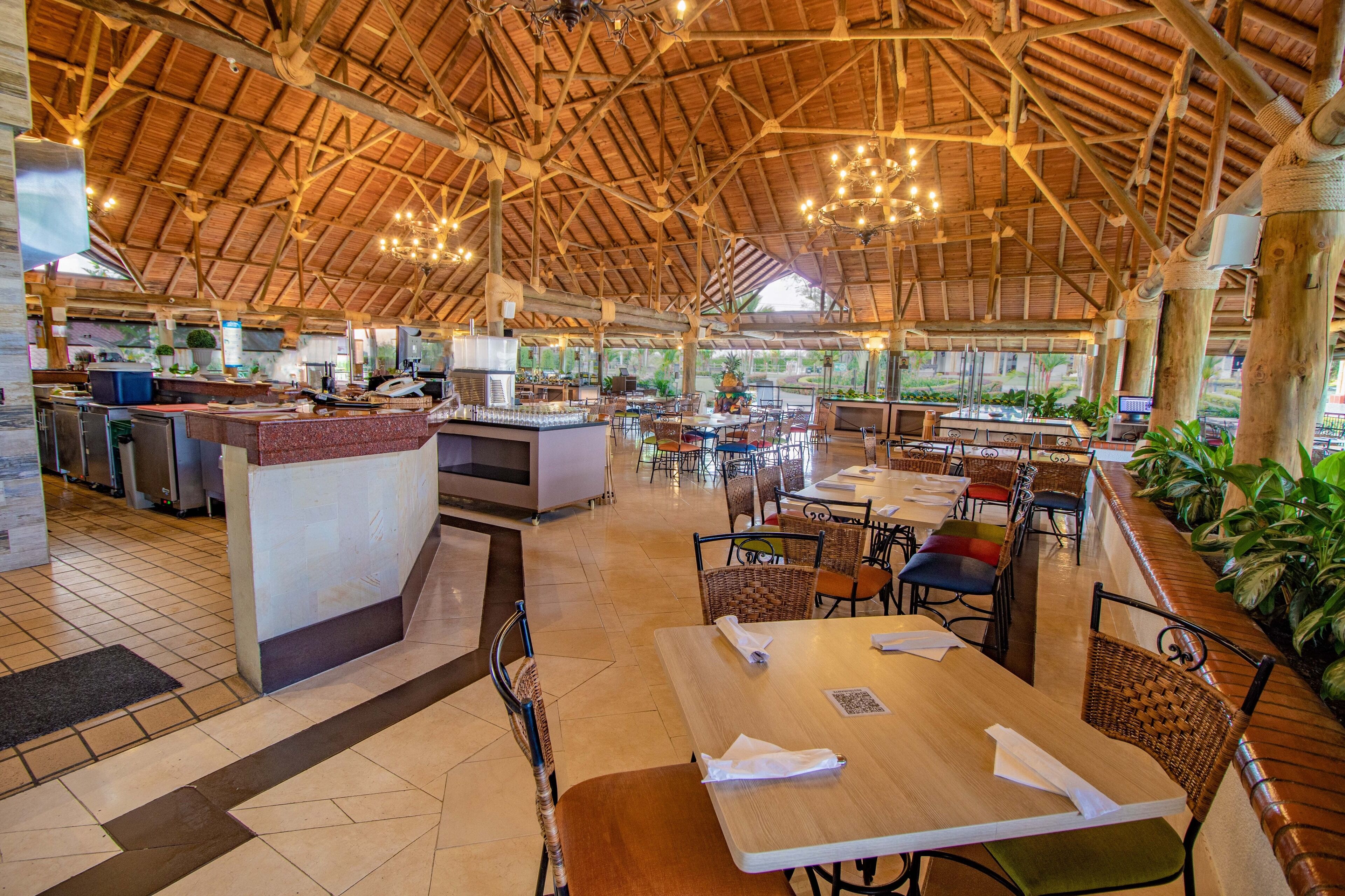 3 restaurants, breakfast, lunch, dinner served; international cuisine