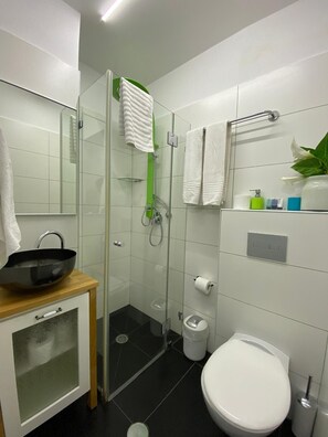 Standard Double Room | Bathroom | Shower, hair dryer, slippers, towels - Central Boutique Hotel (Jerusalem)