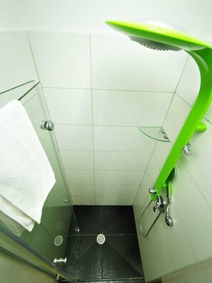 Standard Double Room | Bathroom | Shower, hair dryer, slippers, towels - Central Boutique Hotel (Jerusalem)