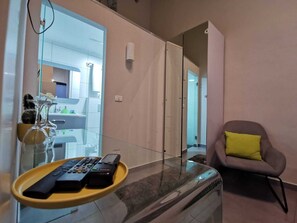 經典雙人房 | 迷你吧、書桌、免費無線上網、床單