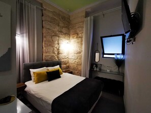 Executive Double Room, 1 Queen Bed | Minibar, desk, free WiFi, bed sheets - Central Boutique Hotel (Jerusalem)