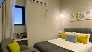 Comfort tweepersoonskamer | Een minibar, een bureau, gratis wifi, beddengoed